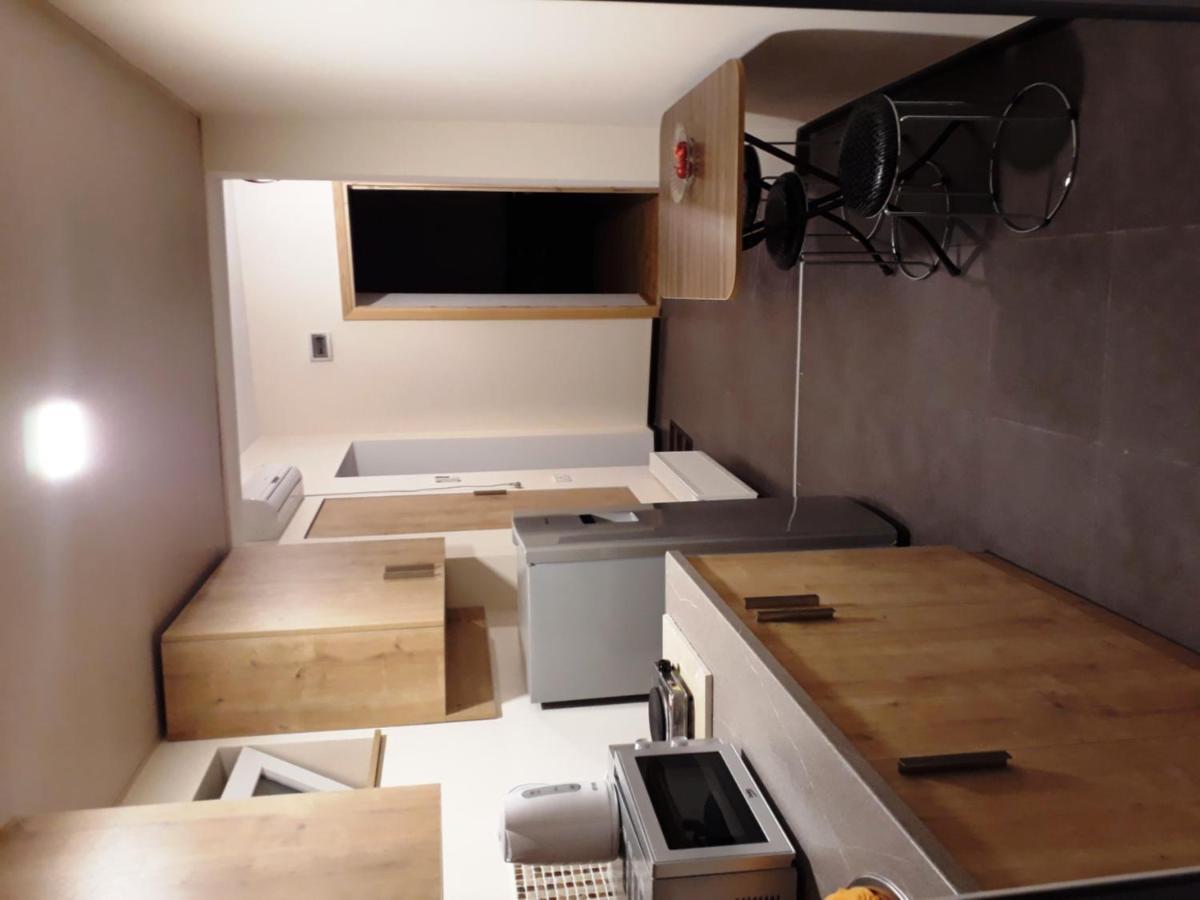 2 Bedroom Apartment In Chugureti Tbilisi Exterior foto