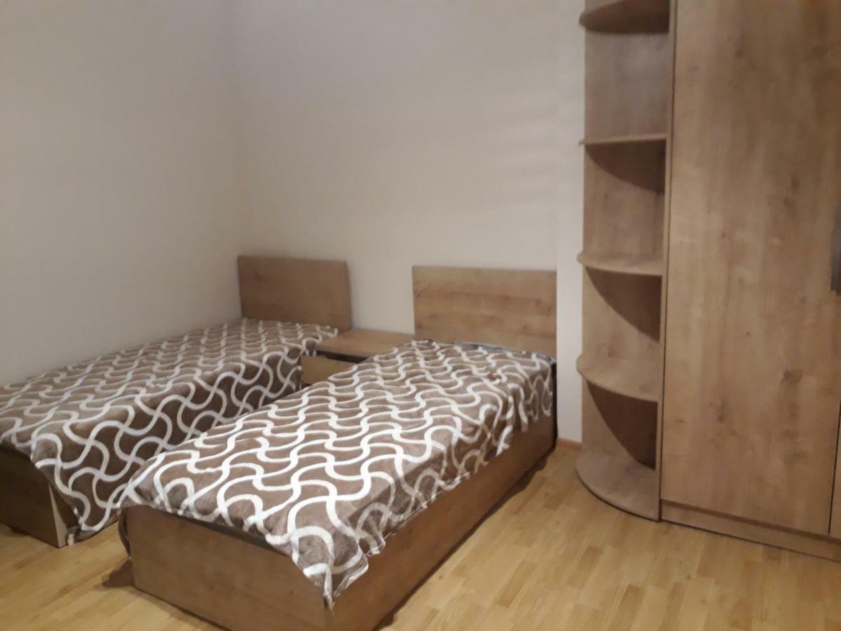 2 Bedroom Apartment In Chugureti Tbilisi Exterior foto