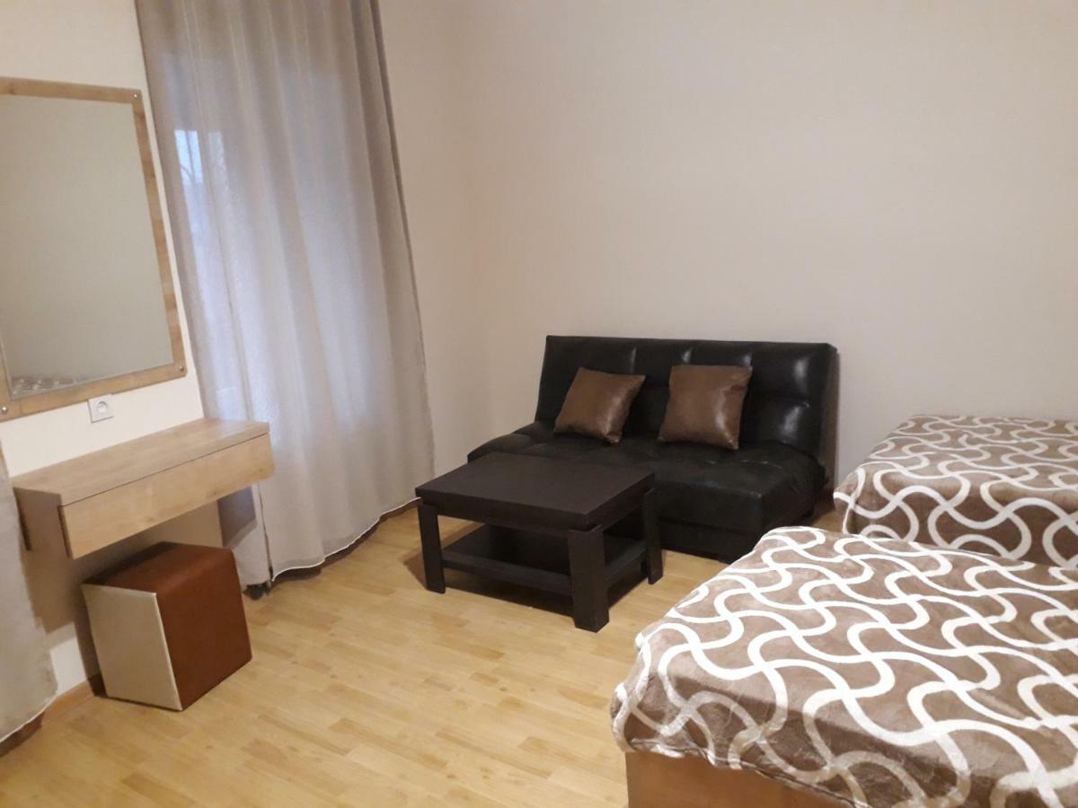 2 Bedroom Apartment In Chugureti Tbilisi Exterior foto