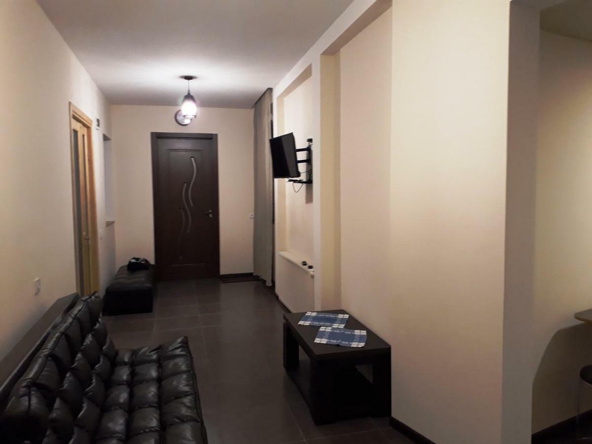 2 Bedroom Apartment In Chugureti Tbilisi Exterior foto
